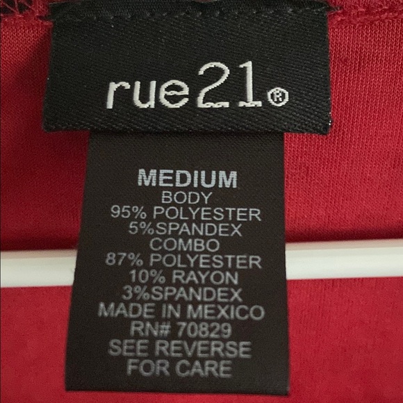 RUE 21 Red and Black Blouse with 3/4 Sleeves -Buy 2 get 3rd FREE ❗️❗️ - Picture 3 of 3